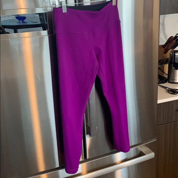 Lululemon Wunder Under Crops (Reversible) - Picture 4 of 8